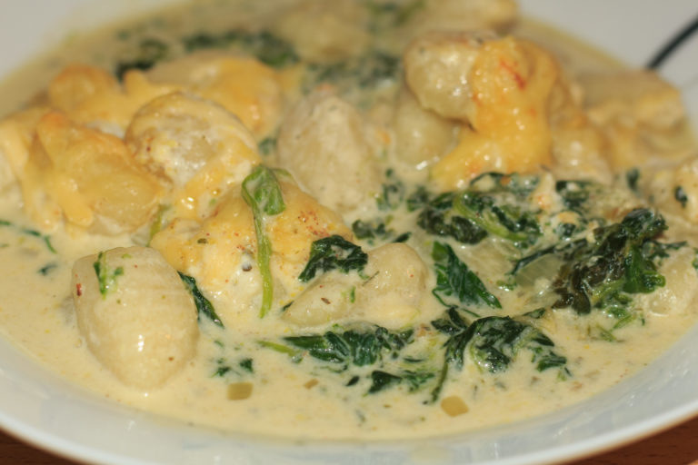 Überbackene Gnocchi auf Blattspinat mit Kräuterfrischkäse | Sascha&amp;#39;s ...